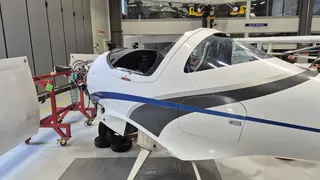 AT01-100A MARKA UÇAK